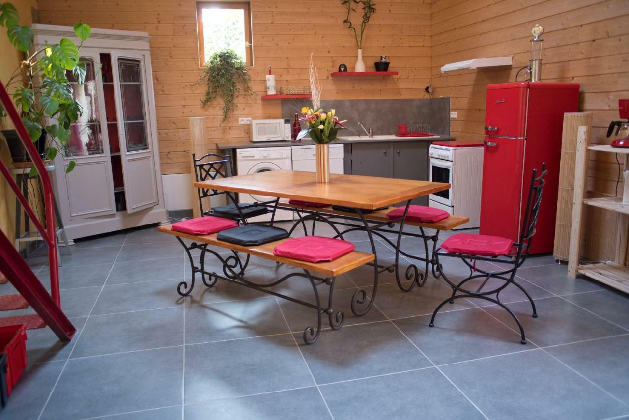 Le Fil Rouge Villa Saint-Pierre-d'Aurillac Buitenkant foto
